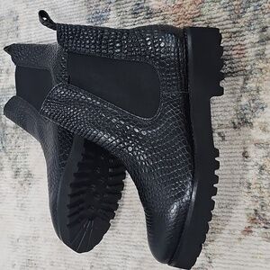 Women’s Andre Assous Peggy Bootie Black,‎ Size 7.5 M